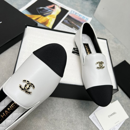 On November 19, 2023, P310, the certified Xiaoxiang New Product Lefu Shoes look very pleasing. The round toe cap complements the skinny foot, giving it a retro feeling from the 1980s and 1990s. The four seasons shoes, as well as the new European and Ameri