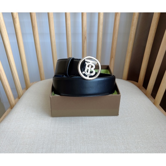 The new Burberry counter is synchronized with the newly selected London engraved brand logo buckle with eye-catching gold-plated exclusive logo pattern. Width: 4.0cm. Exquisite, elegant, simple and elegant
