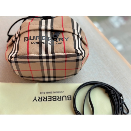 2023.11.17 175 Gift Box size: 18 * 20cmBur New Water Bucket Bag Small and Exquisite One Long and One Short Two Shoulder Straps