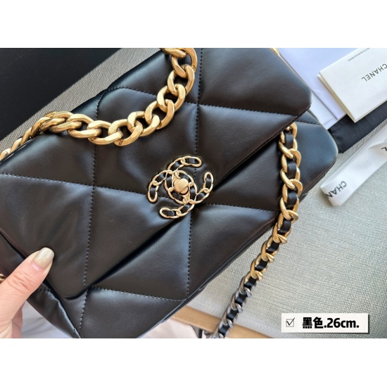 On October 13, 2023, 225 (with box) size: 2616cm, Xiaoxiangjia 19bag achieves the best cost-effectiveness. The leather material has been upgraded again with a high-quality texture