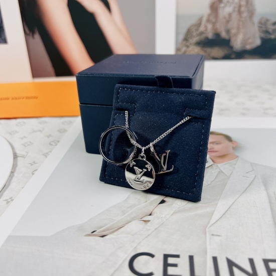 2023.07.11  three in one necklace made of stainless steel material, with the only correct detail on the entire network. Laser engraving distinguishes the big cake version, and the ring can be removed and worn! The necklace can be freely adjusted 913570