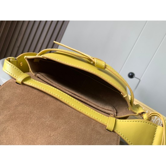 20240325 P730 Hot selling Mini 21CM New Letter Wide Shoulder Saddle Bag Gate Duel Handbag Wide Shoulder Strap is a Soul Pen that endows gate with a brand new life. The body of the bag is made of soft cowhide leather and is finely crafted with detachable a