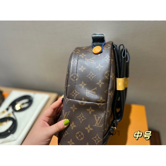 2023.10.1 205 Box size: 22 * 29cmL Home Backpack (Medium) Classic, Practical, and Versatile! ⚠️ Pair flowers with cowhide! The pulling sensation is super smooth! Search Lv Backpack