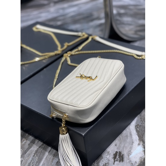 20231128 batch: 580 white gold buckle_ Top imported cowhide camera bag, ZP open mold printing, to be exactly the same! Very exquisite! Paired with fashionable tassel pendants! Full leather inside and outside, with card slots inside the bag! Very practical