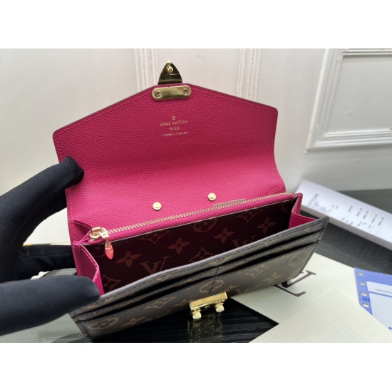 The design of this versatile Pallas wallet, 20230908 M58414, is extremely exquisite, stylish, and practical. The vivid and colorful Monogram canvas and the iconic S-shaped lock guarantee not only ensure the safety of the money clip, but also make it exude