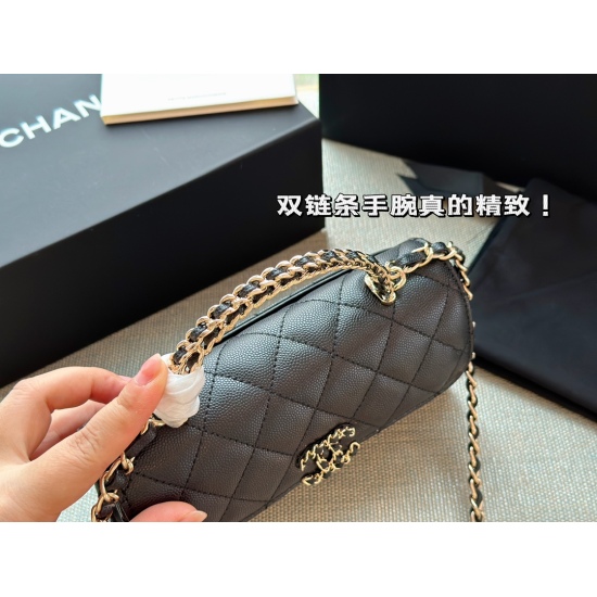 2023.09.03 195 box size: 19 * 10cm Xiaoxiangjia 23kelly mobile phone bag. This bag is perfect for loving Little Kelly, making it exquisite and cute. It can hold your phone, carry it by hand, or cross carry it with caviar or cowhide. It's perfect!
