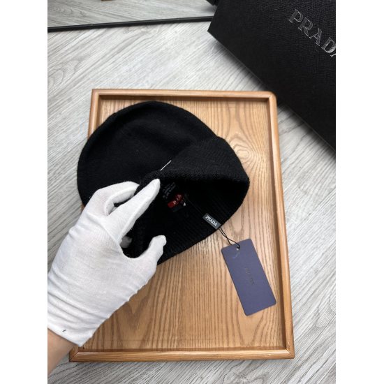 2023.10.02 65. Prada. [Wool single hat] Customer supplied small wool! Precious and precious soul hat! Customer supplied colored yarn. Each color is very beautiful! Classic! Soft and greasy feel. 70% wool ➕ 30% rabbit hair. A lamb that has been combed can 