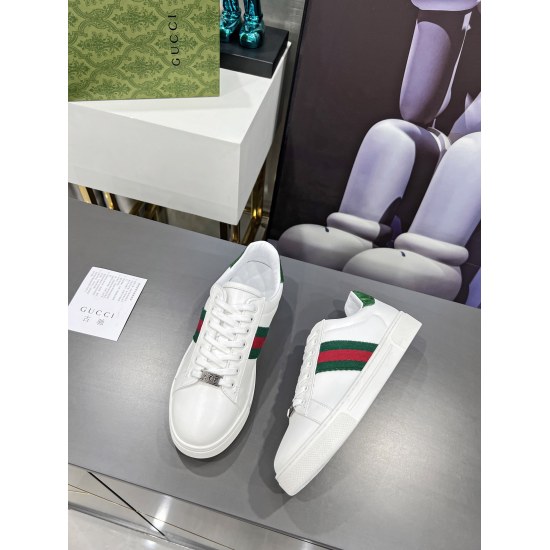 20240414, 2023 GUCCl Home New Release [Rose] [Rose] [Rose] Ace Series Sports Shoes Continues Brand Narrative, Craftsmanship Achieves Main Item. The original 1:1 mold is made of white leather, with red and green woven straps and green leather details. The 