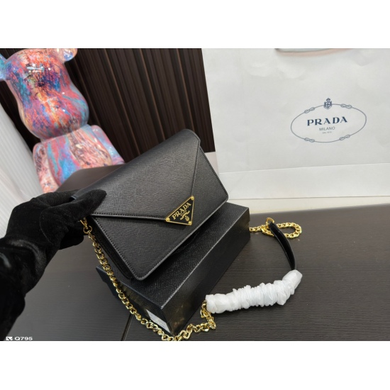 2023.11.06 210 Gift Box Prada Chain Bag with Unique Artistic Flavor, High Beauty Value, Must Enter Size 21.14cm