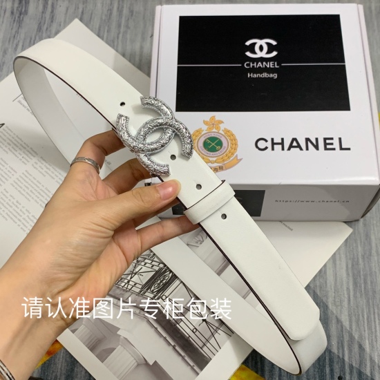 On December 14, 2023, Chanel's new small fragrance has a width of 3.0cm and is exquisitely crafted with engraved buckle heads. Gold and silver buckles are specially designed for women's casual small waist belts, with cabinet packaging