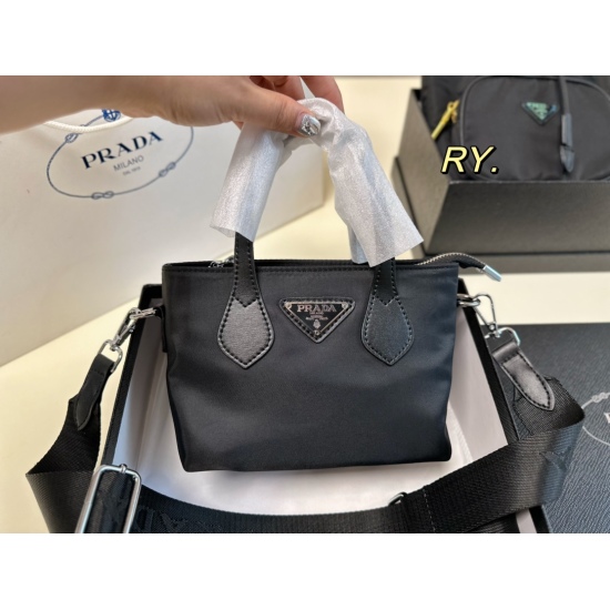 2023.11.06 P150 (with box) size: 1813PRADA Prada Mini Shopping Bag: Design is simple and fashionable, not picky to carry, with an ultra light texture ❗ Convenient and practical, with a sense of sophistication ✔️