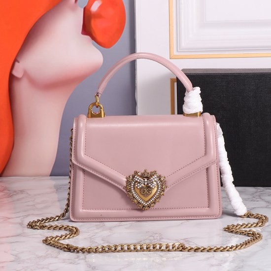 20240319 batch 490 new DolceGabbana overseas purchasing special product love bow ✨ The chain handbag is mainly simple and fashionable, and the most popular crossbody bag is made of imported raw materials. The front DG logo and the front flip cover are hid