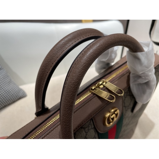 On October 3, 2023, p205 size36 28 Gucci Kuqi handbag is super atmospheric, beautiful, and can hold perfect details. The original hardware is really classic. Your popular style looks great on the back, and the quality is super B. Imported fabric is essent