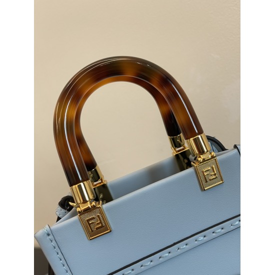 On March 7, 2024, the original order was 650 Super Grade 770 Mini Size Sky Blue Sunshine Mini Hawksbill Handheld Crossbody. The cute and exquisite mini tote, paired with a hawksbill handle, is definitely a must-have it bag for this year! Don't be fooled b