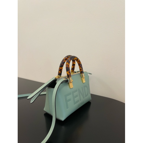 2024/03/07 Original Order 750 Special Grade 870 Mint Green Spot ✔️ The FEND1 brand new Mini ByThe Way mini handbag features a pure and minimalist ByTheWav silhouette combined with tortoiseshell handles, giving it a personalized and lovable mini look. The 