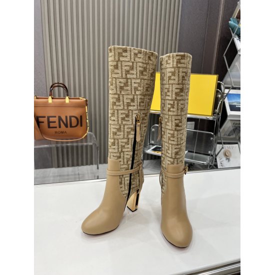 2023.11.19 440... Fendi FENDI runway style... Delfina round toe boots... exclusive top source! The ceiling in the single item exudes a sense of sophistication, revealing a sophisticated and atmospheric temperament whether paired with skirts or leggings! I