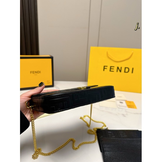 2023.10.26 P170 (with box) size: 2112FENDI New Old Flower Three in One Mahjong Bag with double F letters concave and convex, soft leather~compact bag shape, super recommended niche model ❗ There is a card bag and wallet inside, with an excellent texture -