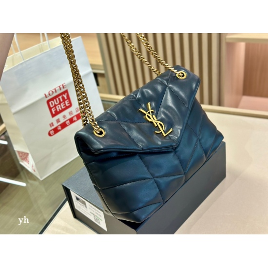 On October 18, 2023, 195 comes with a foldable box size: 28.18cm Saint Laurent Cloud Bag LOULOU PUFFER Quilted Lambskin Bag, like embracing clouds ☁️ A general feeling