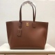On March 9, 2024, P730 (Top Original Quality) features a spacious tote bag crafted from carefully crafted Italian tanned Seiming Line leather. Decorate with a shiny Thomas Bur exclusive logo, paired with a leather wrapped mirror pendant. Size: 34 x 14 x 2