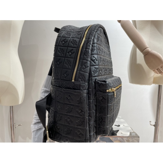 On October 29, 2023, the P225 Hermes backpack is a must-have for high-capacity travel! Size 32.40