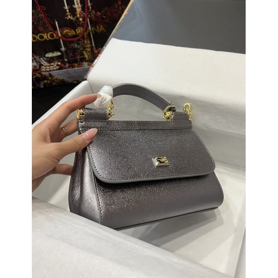 20240319 batch 420 top original Dolce Gabbana, a platinum bag in the fashion industry, always emits heat and light every time it is displayed ✨ The highlights always make people love them, regardless of their hands. The color is always outstanding, and th