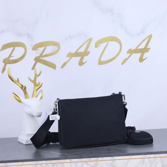 March 12, 2024: 450 [Top of the line] Pra * a Hobo men's vintage bag ⬇️⬇️⬇️ Super versatile and stylish, trendy people must buy it! Classic Triangle Enamel Logo Adjustable Shoulder Strap Imported Genuine Parachute Fabric Lightweight and Practical Shoulder