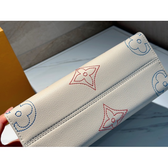 2023.10.1 235 box size: 25 * 19cm, excellent quality, understand the goods ‼️ The entire bag is limited to cowhide quality in summer! LVonthego embroidery new product! Search L Home Ontogo Shopping Bag