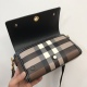 2024.03.09 P730 [Top of the line original from B family] Exquisite package style, decorated with Burberry plaid and stitching leather, paired with glossy snap fasteners engraved with the brand logo. It can be carried with a top handle or an adjustable dia