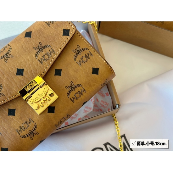 230 220 box size: 23 * 14cm (large) 18 * 13cm (small) Top quality original shipment MC chain bag ⚠ The full set of original brown hardware packaging as shown in the picture ensures the quality of actual photos
