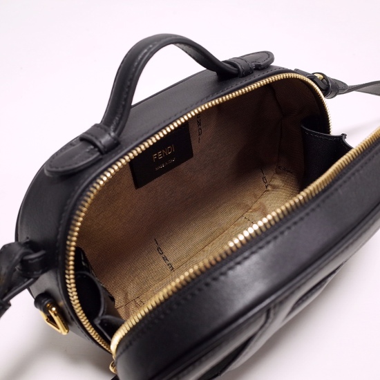 2024/03/07 p930 [FENDI Fendi] New oval mini handbag, made of imported suede material, paired with matching leather FF details and patterns, double zippered closure, equipped with internal compartments and gold metal parts. The handbag is equipped with a h