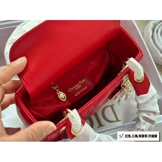 260 box size: 17cm (3) ⃣ (Grid) - Lady returns! D Family Princess, super eye-catching! High end quality, casual comparison of details, elegant wedding bag Don't be too headstrong, dear! P