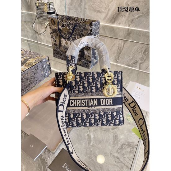 On October 7, 2023, p360Dior/Dior Medium Embroidered Old Flower Plaid Pattern LadyD-Lite Princess DIOR LADY D-LITE handbag features elegant, classic rattan plaid pattern, circular handle, and 