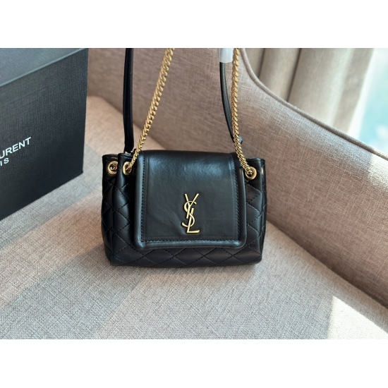 2023.10.18 200 box size: 17 * 12cm cowhide quality ✅ YSL mini NOLITA handbag is exquisite, cute, and very capable of carrying. He is really a gentle fairy, Ben Xian. Search for Yang Shulin and Lolita