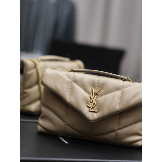 20231128 batch: 650 apricot colored gold buckle double chain Loulou Puffer mini_ Mini size double chain bag is here! The whole bag is made of soft Italian sheepskin, paired with Y family diagonal stripe stitching technology. It has a soft texture front fl