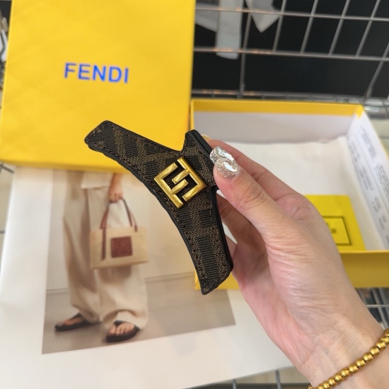 220240401 P 55 with packaging box FENDI (Fendi) new F clamp, retro temperament beauty, simple and versatile, a must-have for little beauties