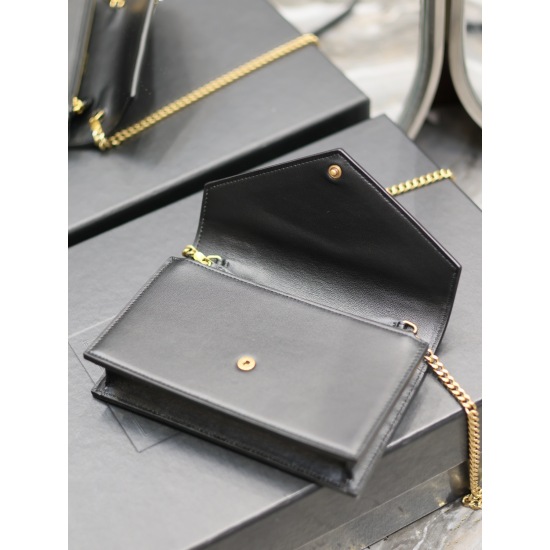 20231128 batch: 550 black sheepskin with tricolor hardware_# Monogram woc_ The 19cm # woc small envelope bag has arrived. Speaking of envelope bags, Y family's one must have a name! The whole package is made of Italian lambskin, with a three-dimensional d