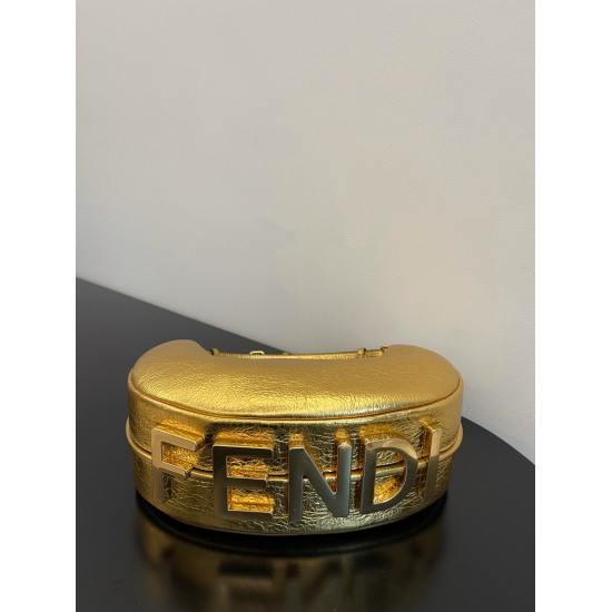 On March 7, 2024, the original order was 850 special grade 970 small gold shipment FEND1praphy underarm bag, featuring a crescent shaped design. The classic metal logo [FEND1] is decorated at the bottom of the bag, and the outline of the bag is very close