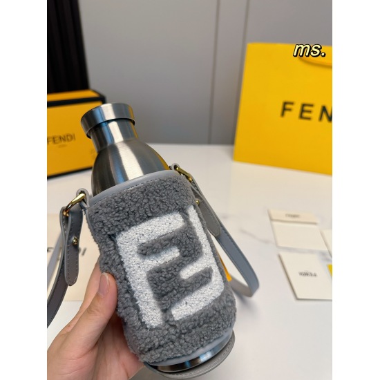 2023.10.26 P180 (Folding Box) size: 217FENDI New Autumn/Winter Show Insulation Cup Body 304 Stainless Steel ➕ The letter logo covers~the insulation effect is very good, and the shell workmanship is very exquisite! A must-have for white-collar workers at w