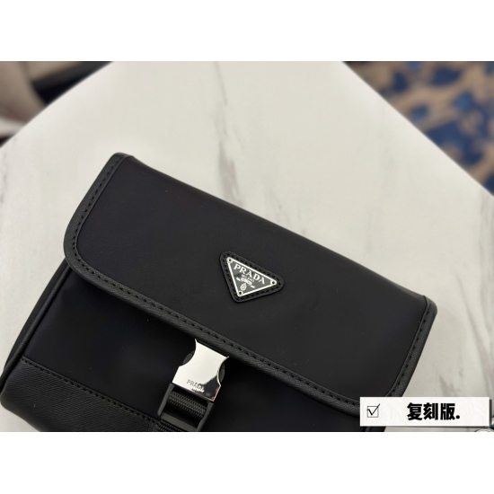 2023.09.03 170 box (upgraded version) size: 20 * 16cmprad men/women mobile phone bag The size is just right! Original nylon material! Waterproof and wear-resistant appearance