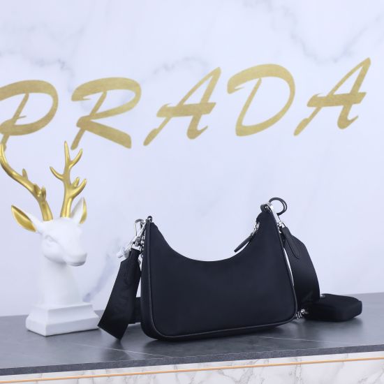March 12, 2024 P430 (with box) Prada's new nylon Hobo handbag/armpit bag Internet celebrity sisters crazy group crazy grass growing and fashionable Hobo came out with a new style! This Hobo bag has a great design. It's a three purpose waist bag, crossbody