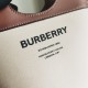 On March 9, 2024, the original order p650 Burberry autumn/winter new style 【 Bucket Pocket 】 Small bucket bag, different from the previous square design, has removed the Pocket element. The handbag adopts the iconic oval cut, especially suitable for peopl