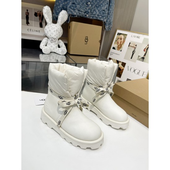2023.09.29 P3102022UGG New Little Martin's Unique Thermal Design ✨ The upper is made of premium Australian top layer mixed sheepskin, which is super warm ➕ Real wool lining with fashionable and versatile elements, upgraded version with exclusive private m