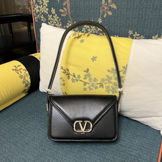 20240316 Original Order 860 Special Grade 980 Model: 1050S (Small) GARAVANI LETTER Small Calf Leather Handbag, Comes with VLOGO Signature Button Opening and Closing - Comes with Detachable Chain Shoulder Strap, Can Switch Between Crossbody and Shoulder - 