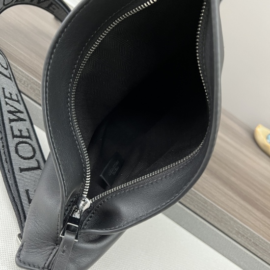 20240325 Original 860 Special Grade 980L ⊚℮℮ W ℮ New Soft and Smooth Cow Leather and Jacquard Cloth Anton Sling Backpack Functional Streamlined Hanging Bag with an Adjustable Jacquard Cloth Strap and Zipper Top Design, Foldable for Use and Can be Fixed wi