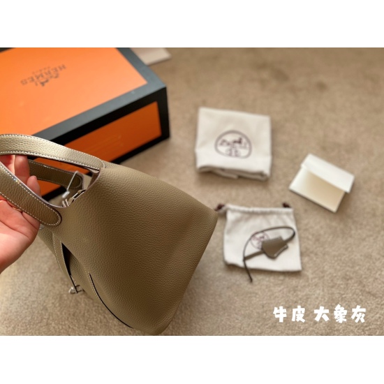 2023.10.29 255 with foldable box size: 18 * 19cm Hermes H home vegetable basket ‼ : ‼ Top layer cowhide/oil wax line delivery scarves ⚠ The leather has a great texture! There is a sag! Those who understand goods must enter!
