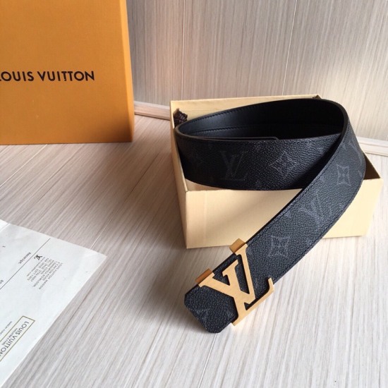 On December 14, 2023, it comes with a complete set of LV coffee grid imported frosted bottom belt, with a width of 40mm, paired with stainless steel original single buckle, and lined with coffee black calf leather. The perfect match for business attire st