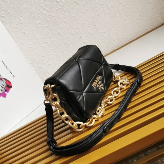 On March 12, 2024, the new 1BD292A System soft sheepskin shoulder bag with original 880 special grade 1000P home (small size) is decorated with a triangular pattern made of gorgeous stitching, showcasing the brand's production process. The flip design and