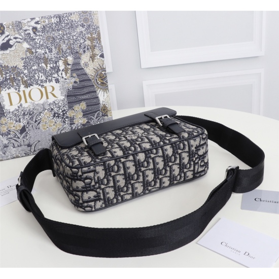 20231126 550 counter genuine products available for sale [original order quality] Dior Oblique messenger bag [built-in sensing chip, can sense genuine products on the official website] Model: M9994PTVY_ M928 (Blue Leather with Apricot Jacquard) Size: 24 *