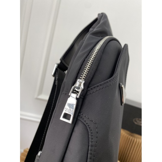 2023.11.06 P140 PRADA Nylon Triangle Breast Bag for Men's One Shoulder Backpack is exquisitely inlaid with exquisite craftsmanship, making it a classic and versatile item. Original factory fabric delivery small ticket dustproof bag 30 x 16 cm