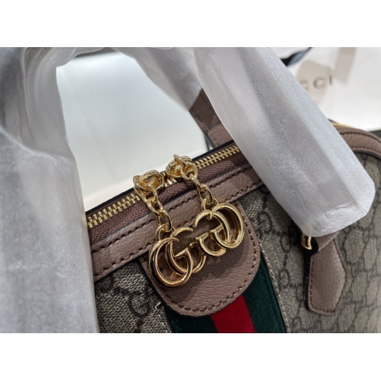 On October 3, 2023, the P200 size33 26 Gucci Cool Qi Shell is super atmospheric, beautiful, and can hold perfect details. The original hardware version is really classic. Your much-anticipated model looks great on the back, and the quality is super B. Imp